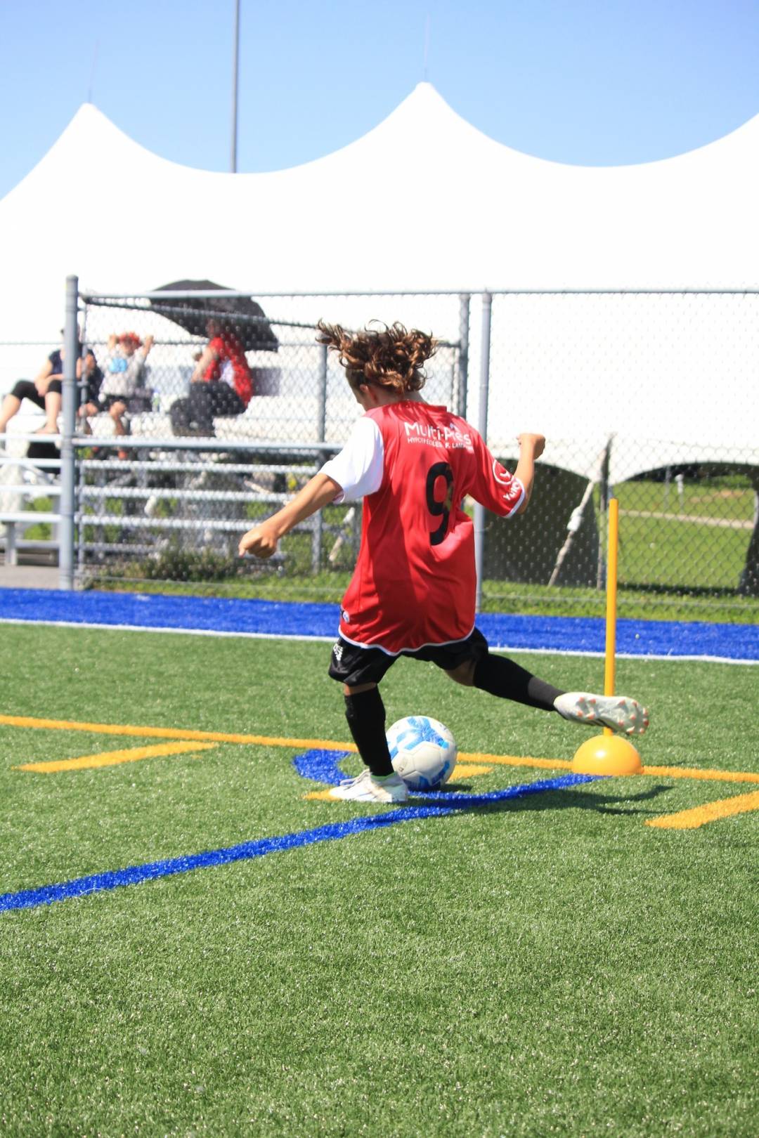 Un club de soccer local s associe au CF Montr al Le Reflet