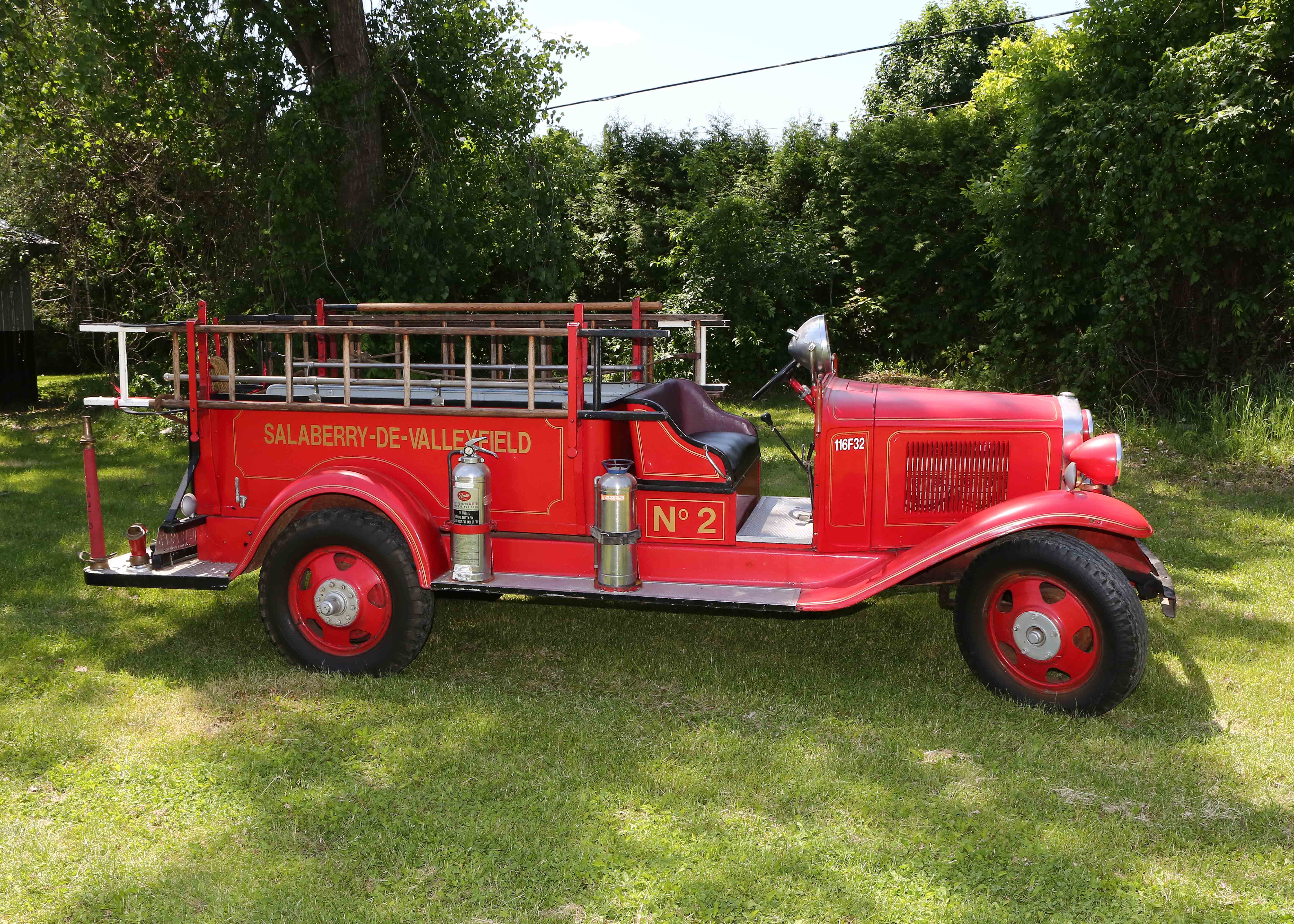 File:Camion de pompier québec.jpg - Wikimedia Commons