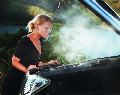 10 odeurs qui indiquent un problème provenant de votre voiture (et