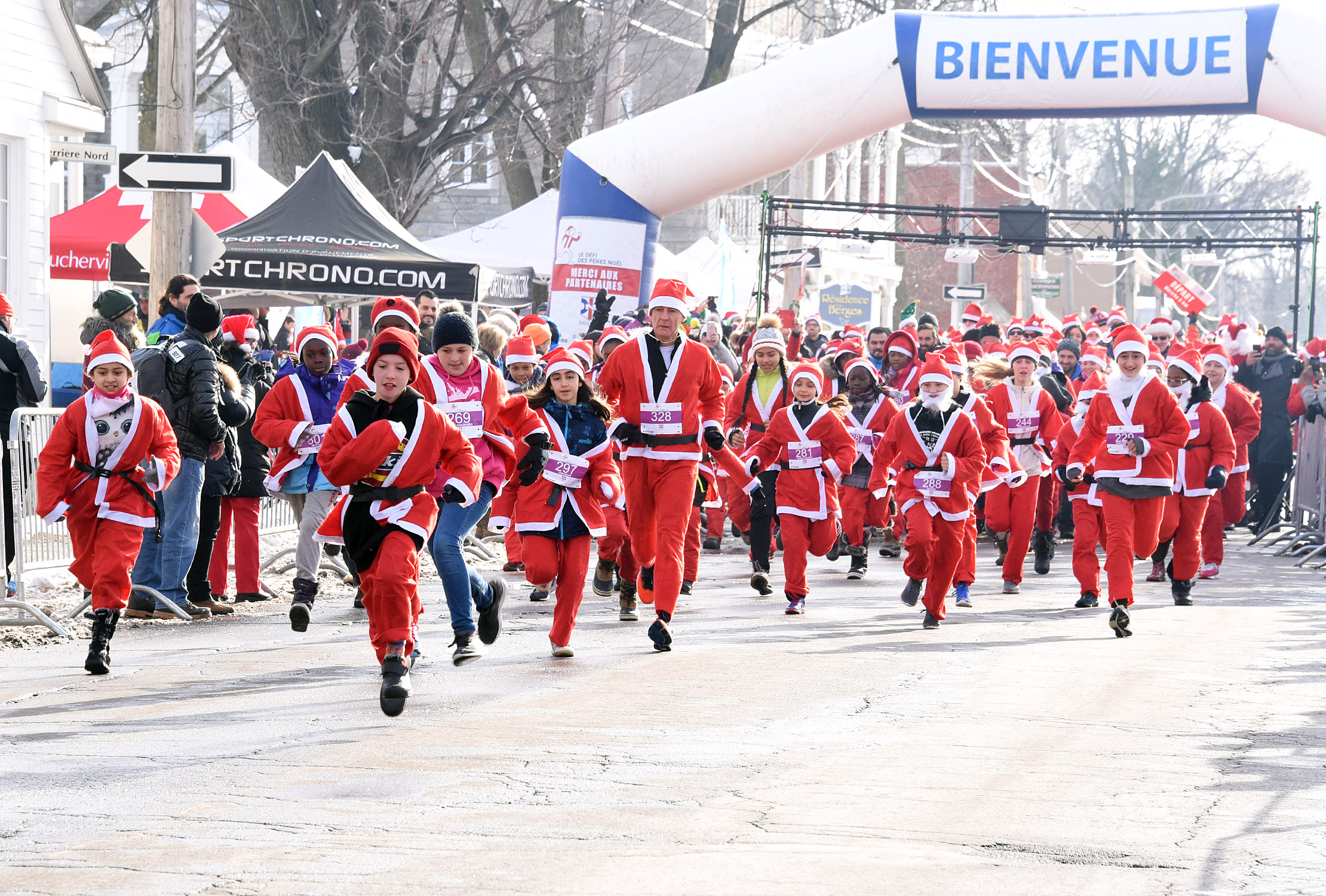 Le Courrier Du Sud | Plus De 600 Pères Noël Courent Pour La Fondation  Hôpital Pierre-Boucher