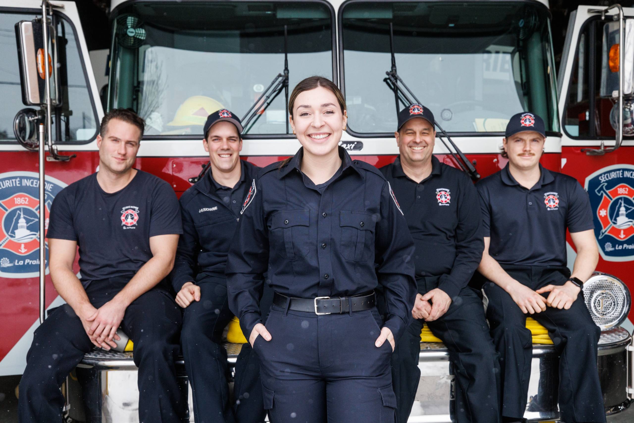 Photo : La production de la série Station 19 a fait don de masques à la  caserne de pompiers d'Ontario, au Canada. Février 2020. - Purepeople