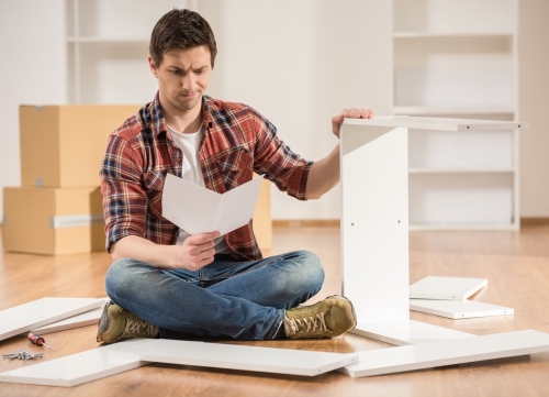 Comment procéder au démontage des meubles avant un déménagement ?